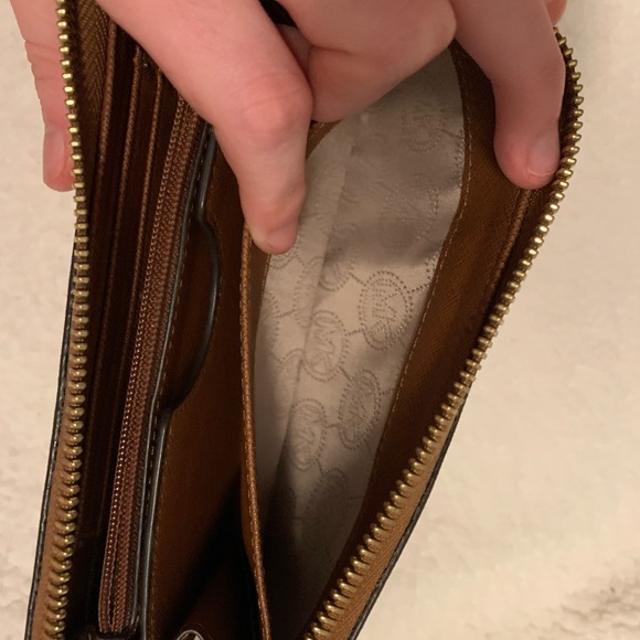 Adorable wallet (: - Picture 4 of 5